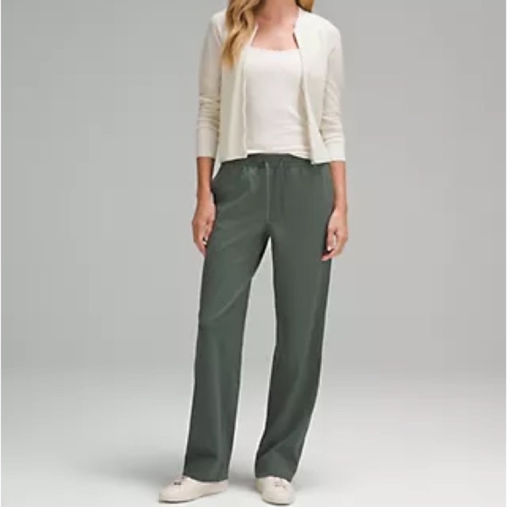 Straight-Leg Mid-Rise Pant Luxtreme dark forest